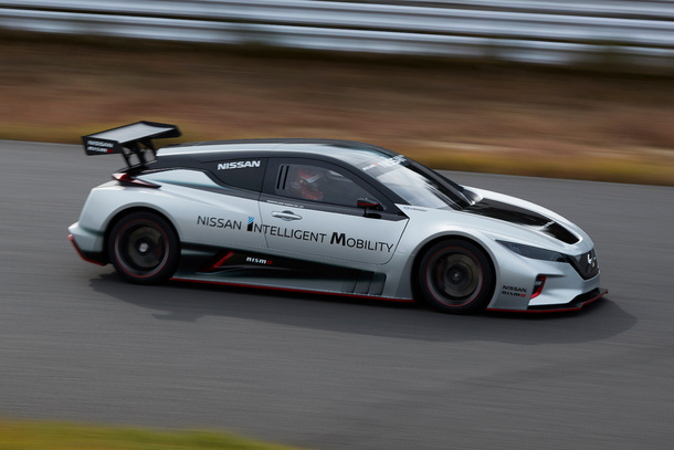 Nissan passera à l’histoire ce week-end au Canadian Tire Motorsport Park avec la LEAF NISMO RC, sa toute nouvelle voiture de course électrique