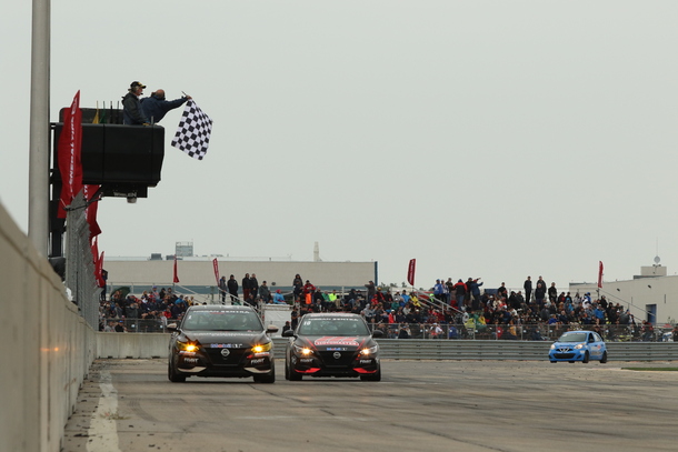 Kevin King et Owen Clarke remportent les courses de Coupe Nissan Sentra au Complexe ICAR