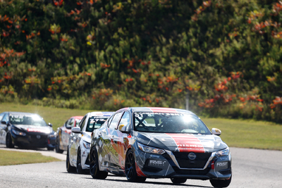 Coupe Nissan Sentra Cup en photos, 27-29 septembre | Calabogie Motorsports Park - Photo ID No.N68-2508192237480